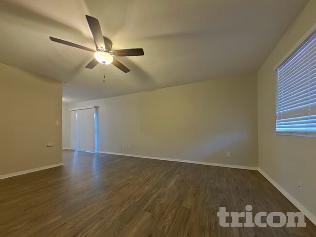 Building Photo - 3607 N 87th Ave