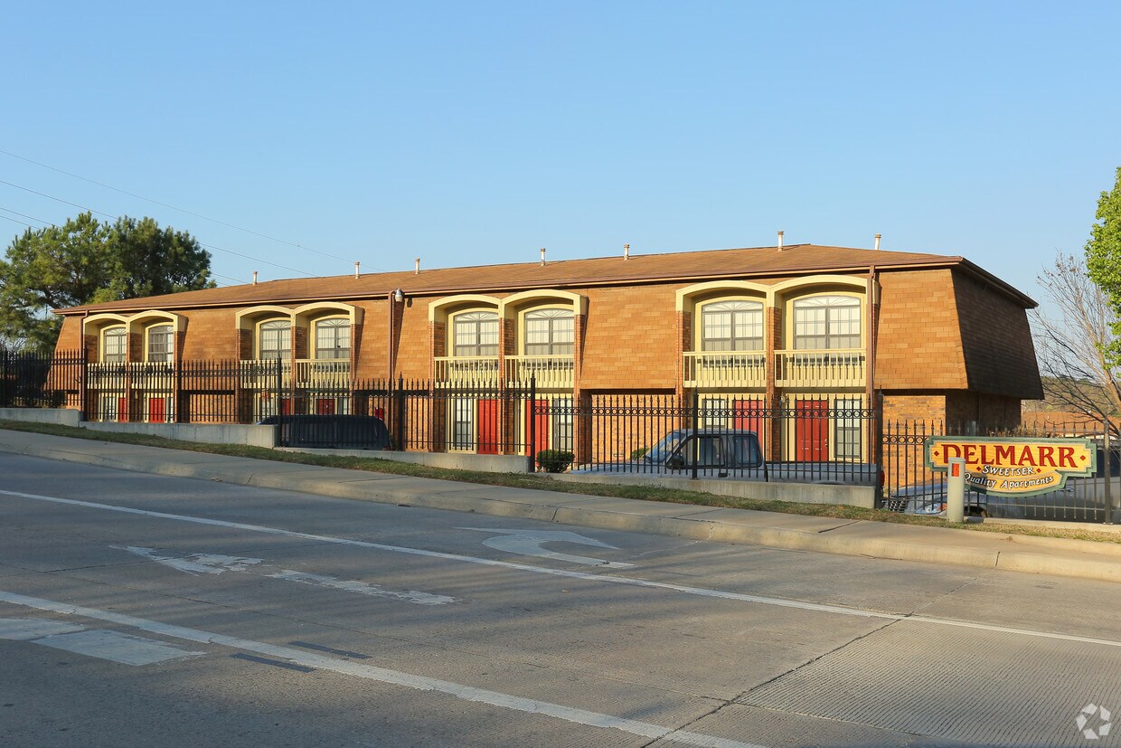 Foto del edificio - Delmarr Townhomes