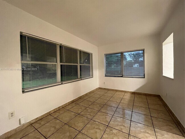 Foto del edificio - 6543 SW 28th St