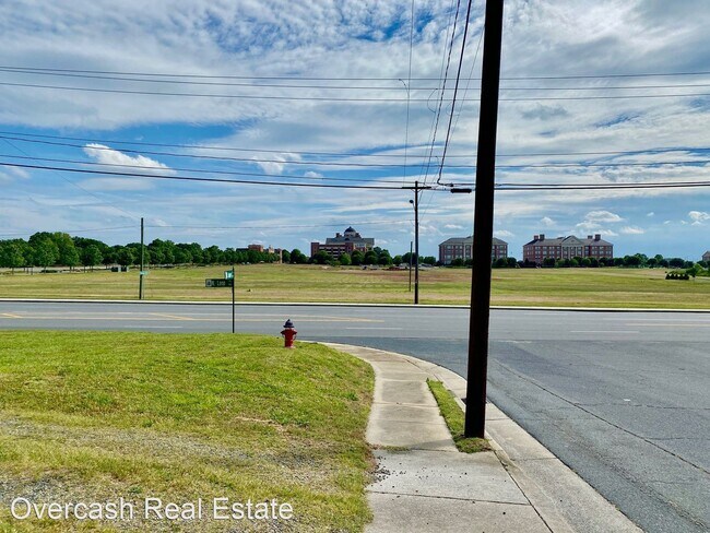 Foto del edificio - 2 br, 1 bath House - 602 North Juniper Avenue