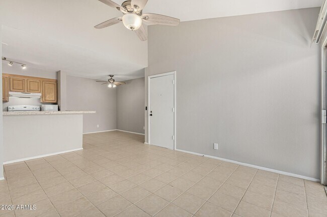 Foto del edificio - 8055 E Thomas Rd