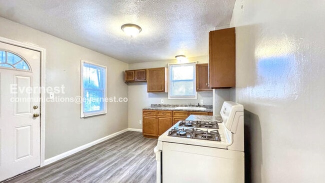Foto del edificio - 4375 Guilford St