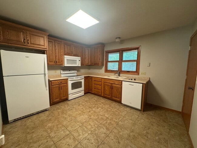 Building Photo - 3 bedroom, 2 bath in NE Lincoln