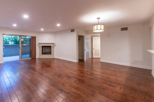 Foto del edificio - 8238 W Manchester Ave