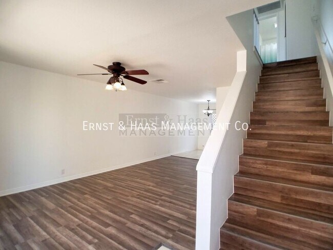 Foto del edificio - Upgraded 2 Story Townhome with Balcony and...