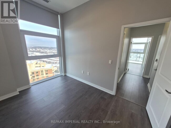 Building Photo - 75 Oneida Crescent