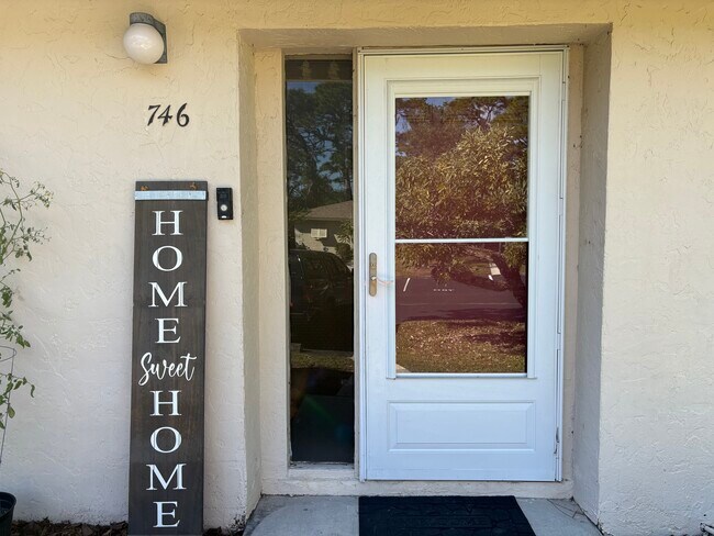 Foto del edificio - 746 N Jefferson Ave