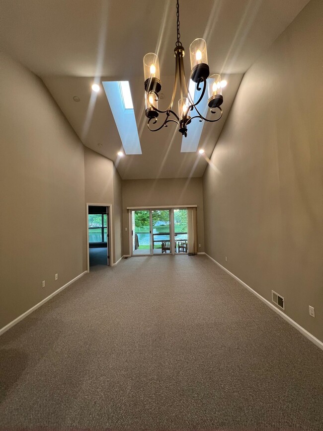 Building Photo - 703 Constance Ln