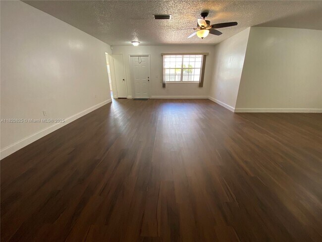 Building Photo - 8250 Southampton Dr
