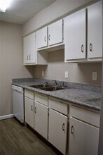 Building Photo - 5625 Antoine Dr