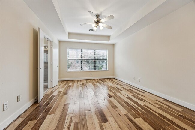 Building Photo - 9829 Riddlelink Ln