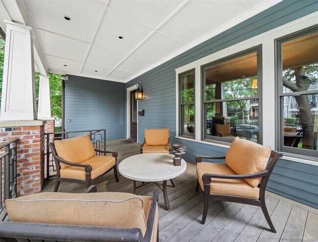 Foto del edificio - 711 E 19th St