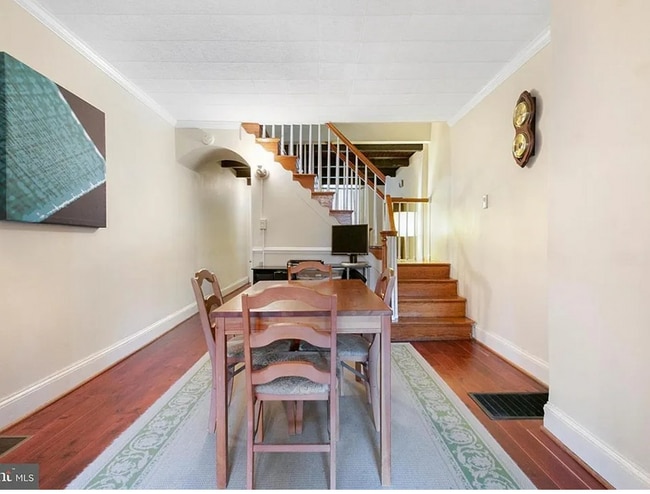 Photo - 107 N Port St Townhome