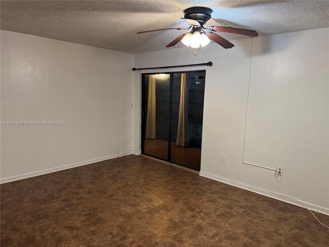 Foto del edificio - 801 NE 199th St