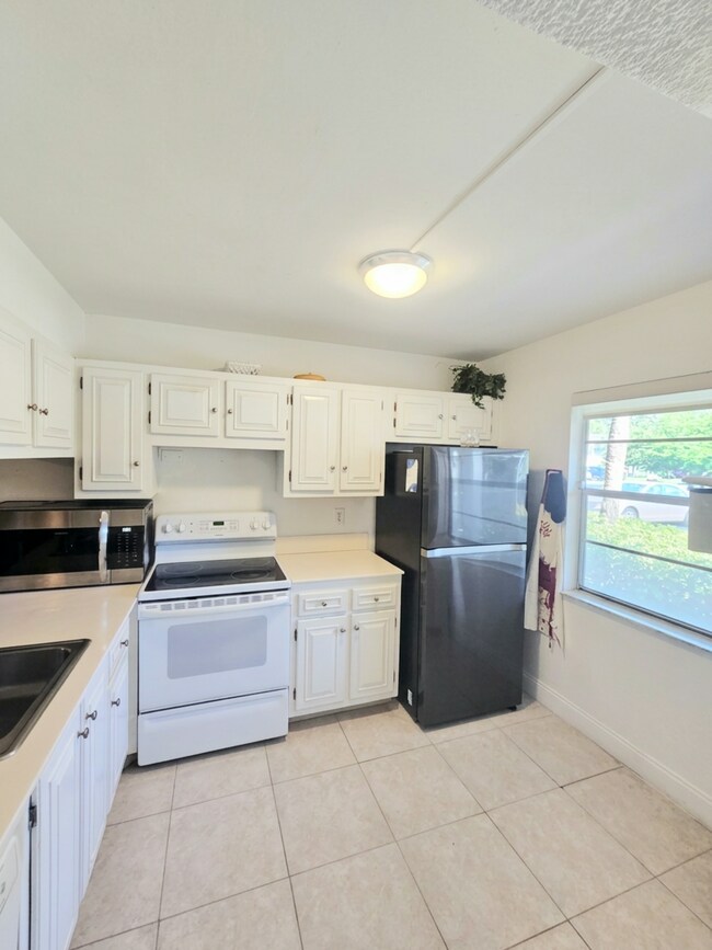 Building Photo - 2703 Nassau Bnd