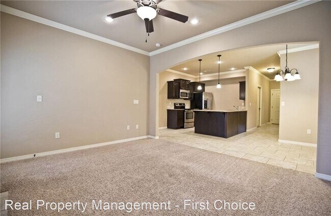 Building Photo - 3 br, 2 bath House - 2634 N Villa Boulevard
