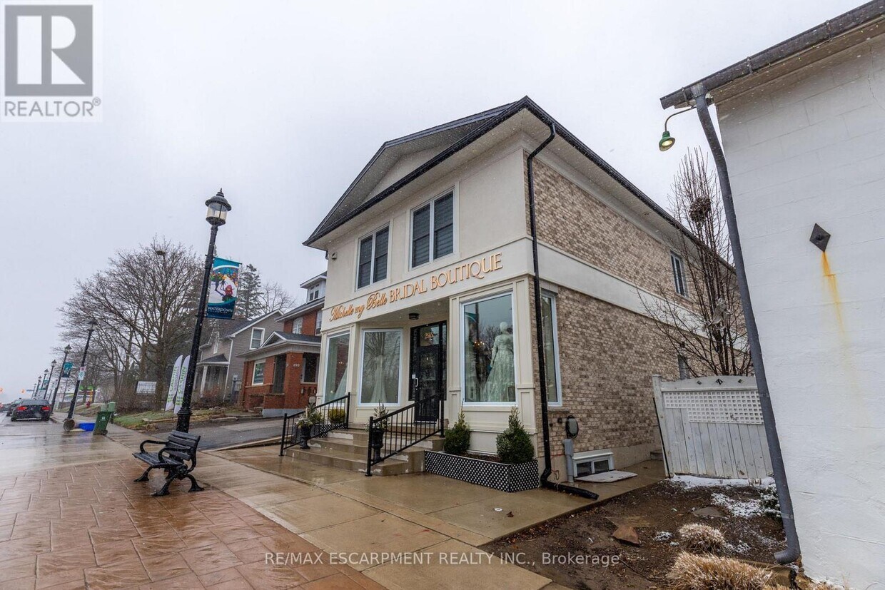 Primary Photo - 295 Dundas St E