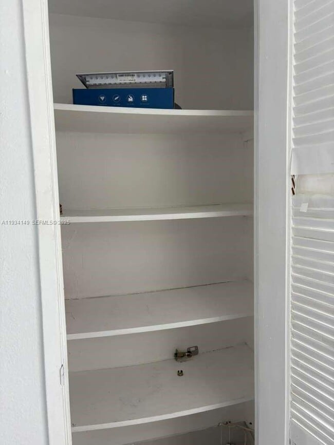 Foto del edificio - 19390 Collins Ave