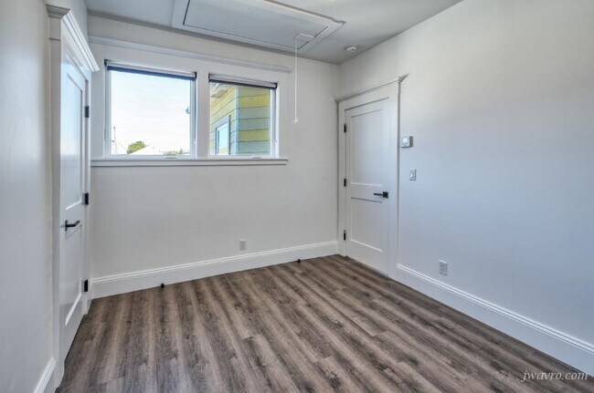 Building Photo - 680 32nd St