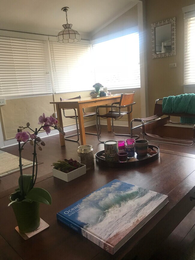 living room 4 - 711 9th St