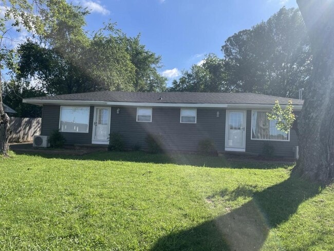 Building Photo - 1139 Hollywood Dr