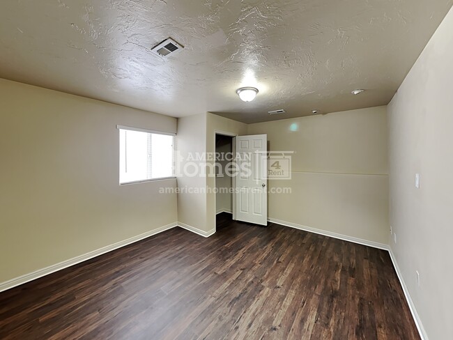 Building Photo - 7527 S 2050 E
