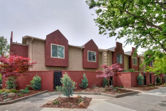 Primary Photo - 966 Q St, in the heart of Downtown Sacrame...