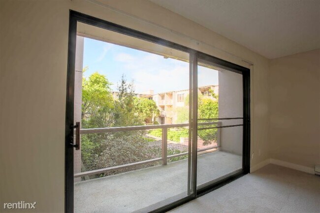 Building Photo - 1 br, 1 bath Condo - 2 Captain Dr