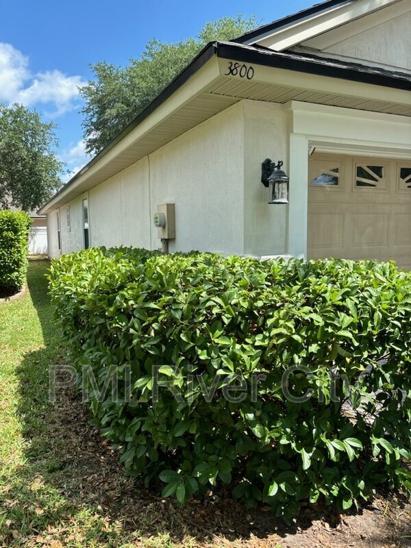 Building Photo - 3800 Pebble Brooke Circle South