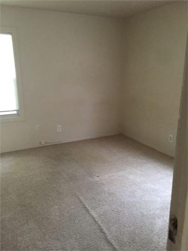 Building Photo - 1621 Clover Ln