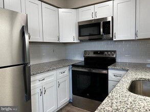 Building Photo - 480 E Main St