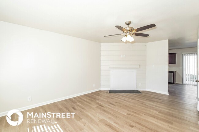 Foto del edificio - 7151 Forest Willow Ln