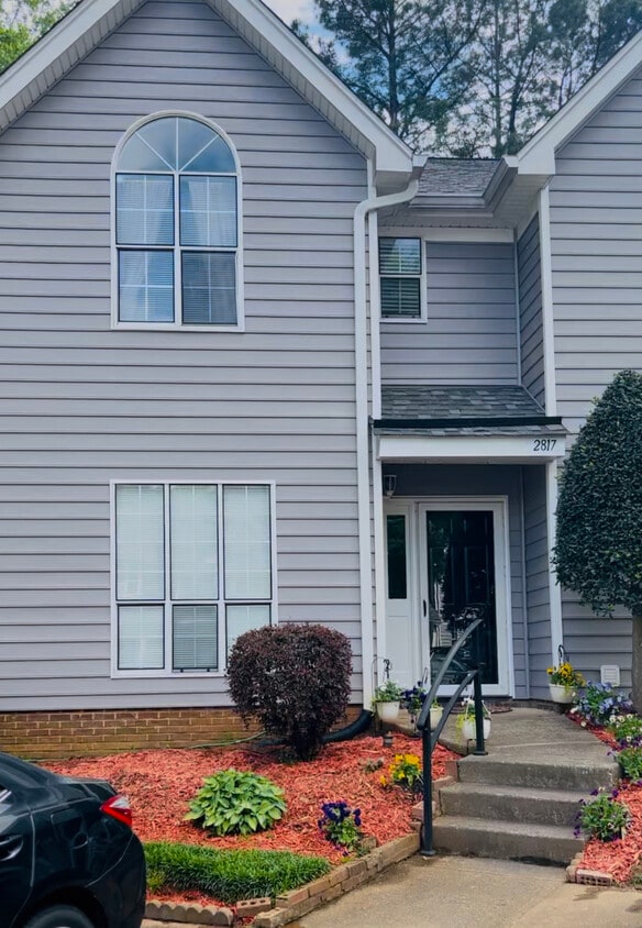 2817 Iron Gate Ln, Charlotte, NC 28212 Townhome Rentals in Charlotte NC