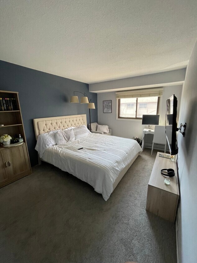 Foto principal - 6941 Ives Ln N