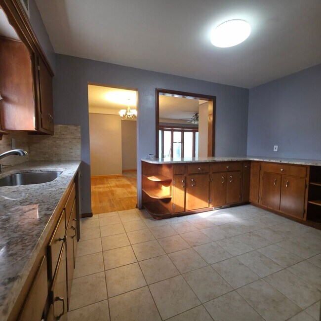 Foto del edificio - Parma 3-Bedroom Single-Family - Available ...