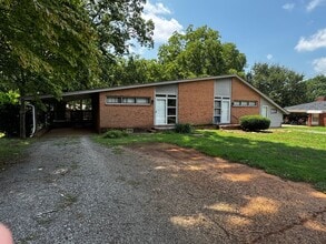 Building Photo - 416 Stroud Rd