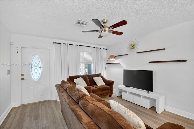 Foto del edificio - 554 NW 46th St