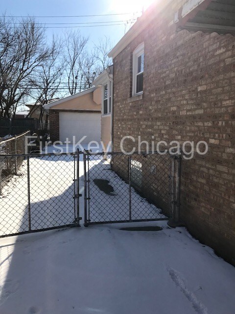 Building Photo - 2857 W 85th Pl