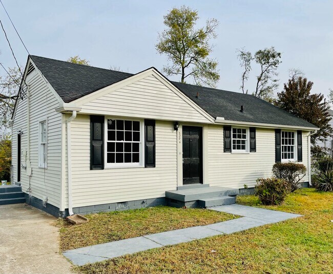 Building Photo - 2306 Hammond Dr