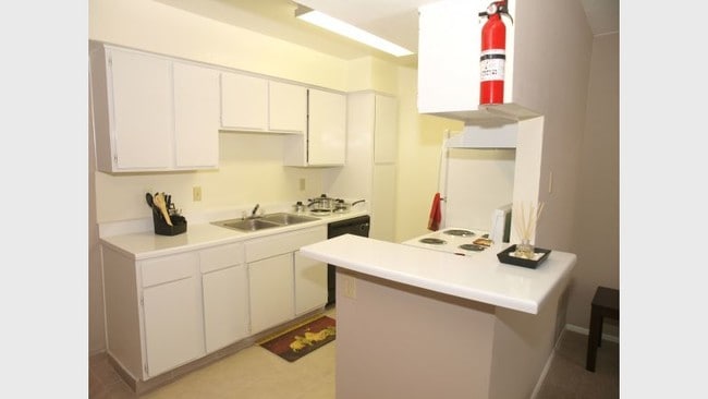 Building Photo - Villa Nueva Apartments