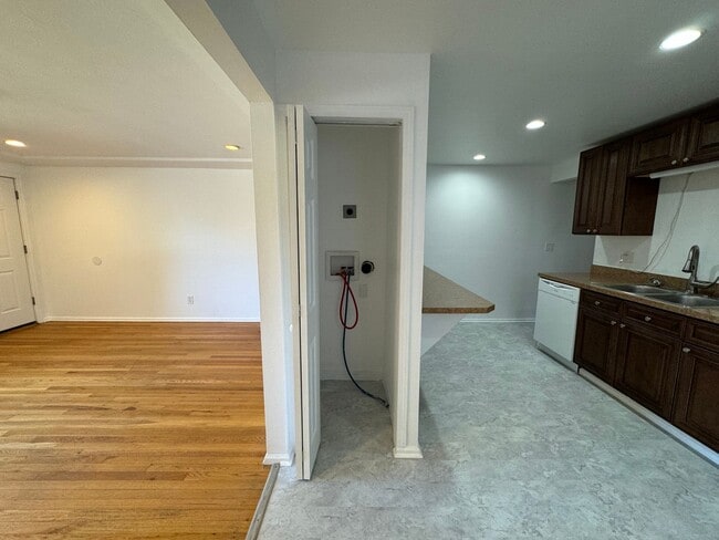 Building Photo - 47 E Garland Ave