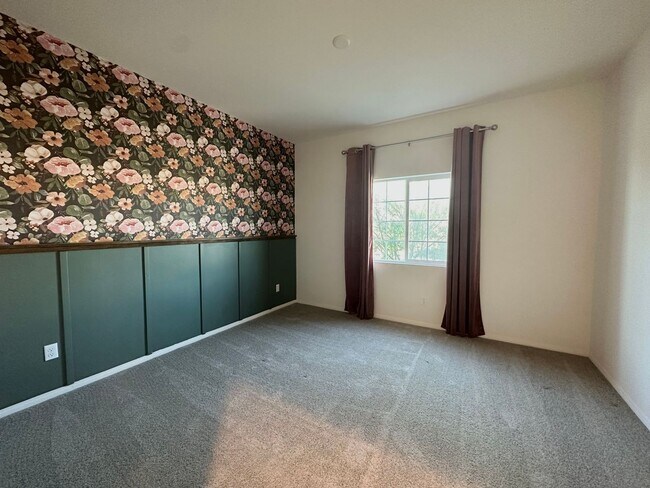 Building Photo - COMING SOON!! 4 Bedroom 3 Bathroom Home wi...