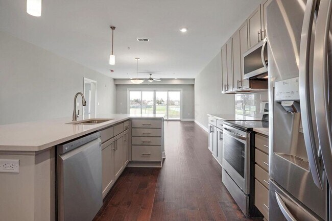 Building Photo - Luxury 1st Floor Condo Overlooking Little Turtle Country Club Golf Course
