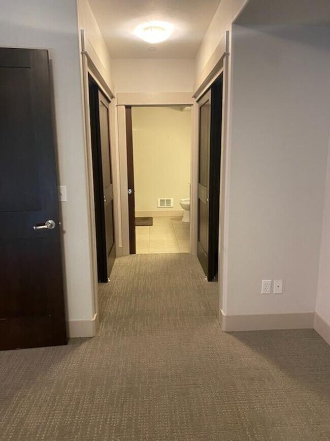 Foto del edificio - Issaquah Condo 2 Bed 2 Bath Secure Parking Peekaboo View