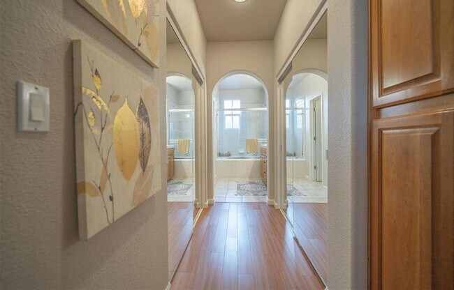 Building Photo - 11 Oak Treat Ct