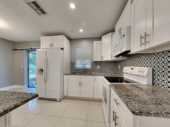 Foto del edificio - 6099 Colchester Ave