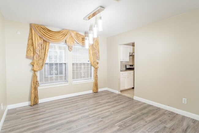 Foto del edificio - 12819 Wisteria Park Dr