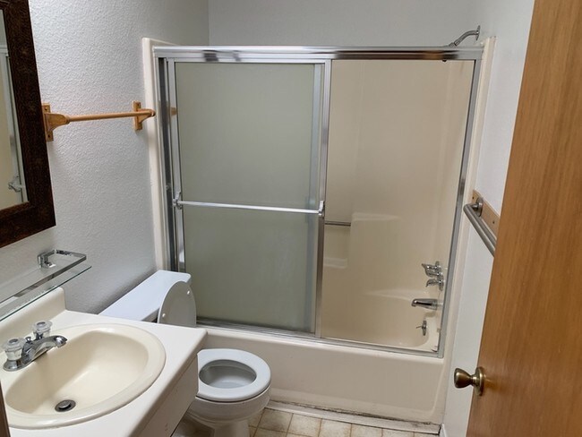 Foto del edificio - Nice two Bedroom two bath Duplex