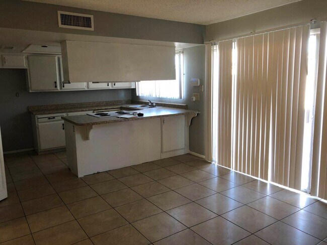 Foto del edificio - 4303 W Solano Dr N