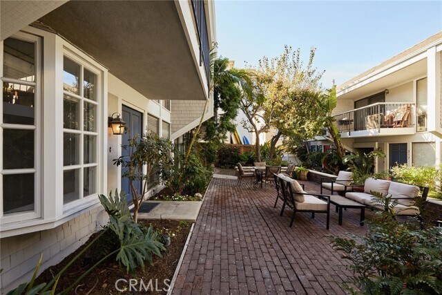 Building Photo - 311 Dahlia Pl